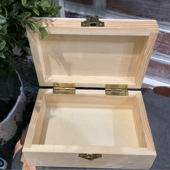 Solid Wood Keepsake / Trinket Box w/ beautifully painted or colored lid - Nice - Picture 6 of 12